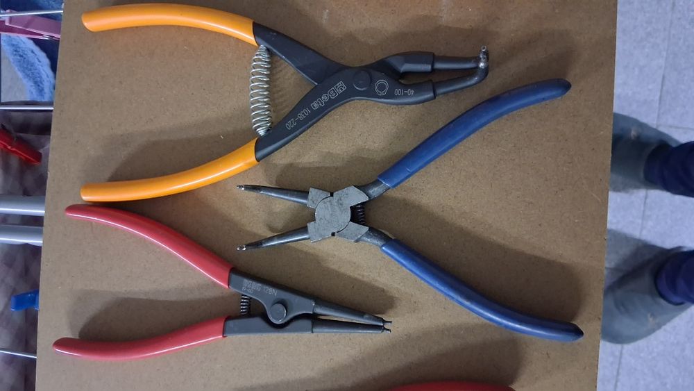 Alicates tira freios