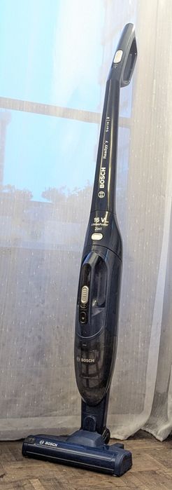 Aspirador vertical com 1 ano de uso