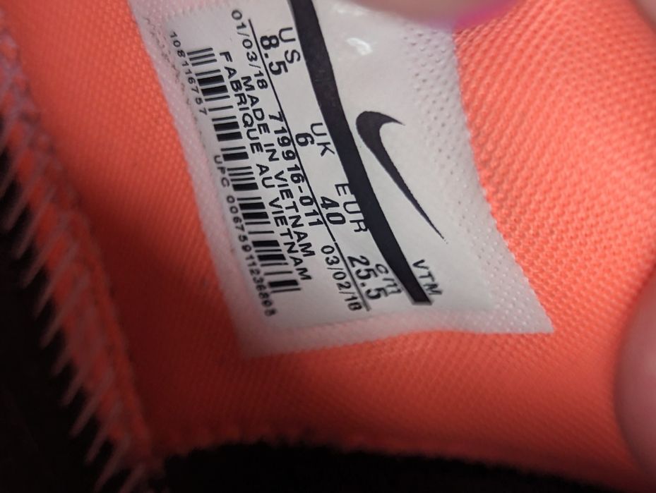 Nike кросівки 26 см.  стан нових