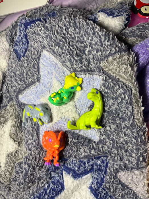 Іграшки kinder joy Jurassic world