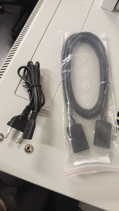 Samsung - One Connect, cabos e comandos