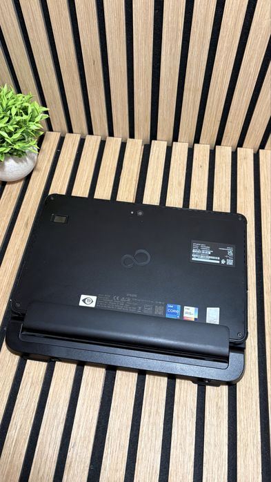 Продам Планшет 2-в-1 Fujitsu Intel Core i5-1135G7