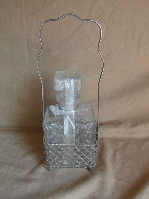 Jarra, prato pintado a mão , Garrafa vazia