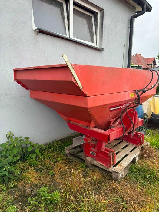 Rozsiewacz do nawozu Kuhn ZSB 1800kg