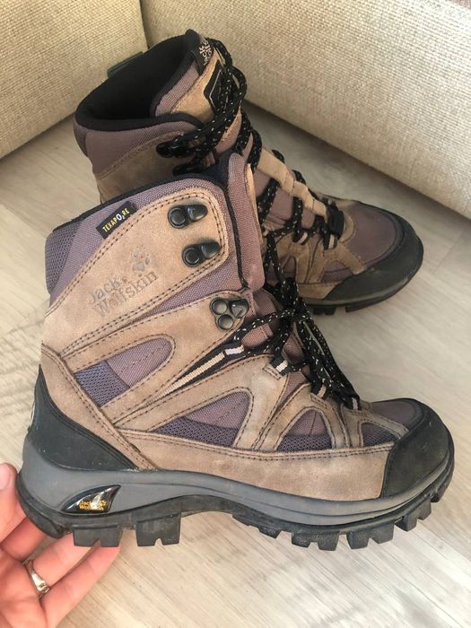 Трекінгові черевики