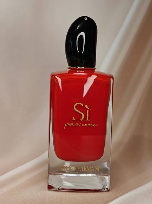 Парфумована вода Giorgio Armani Si Fiori. Armani Si Passione