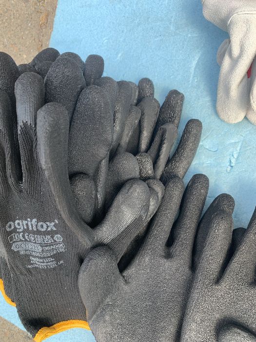 Перчатки защитные .
