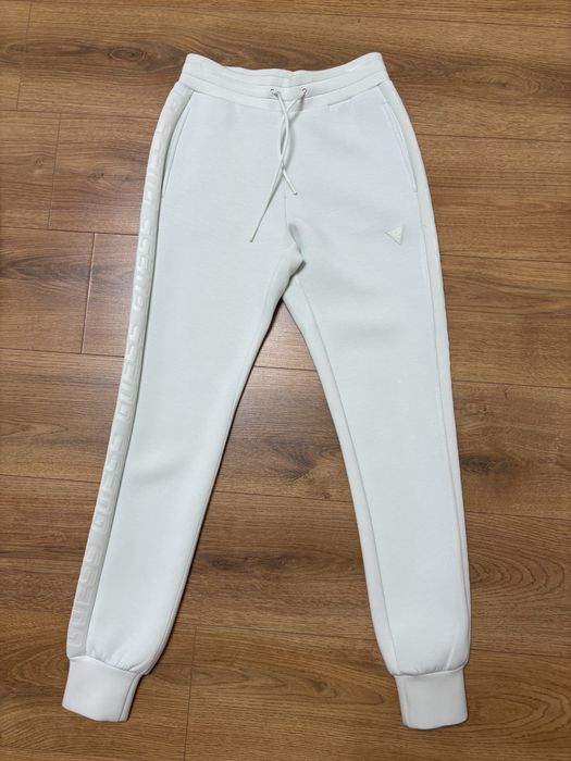 Продам фірмовий костюм Guess S розмір