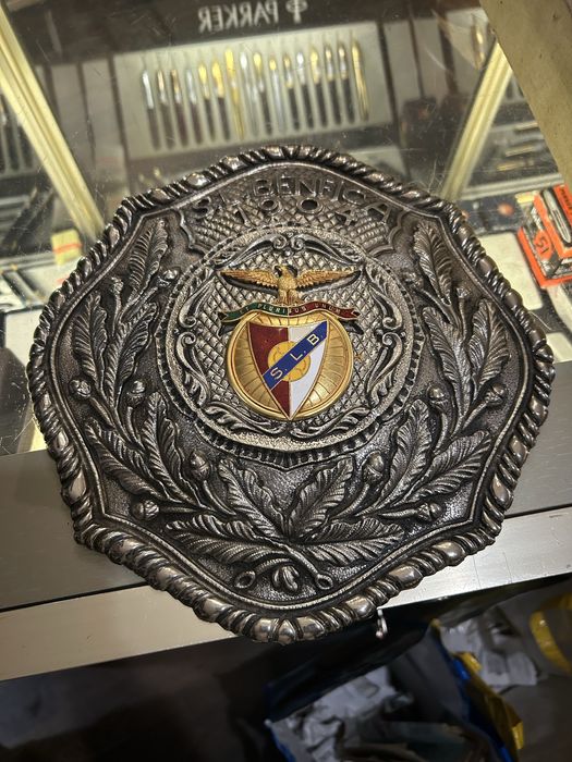 Sport Lisboa e Benfica emblema esmaltado em prato de parede