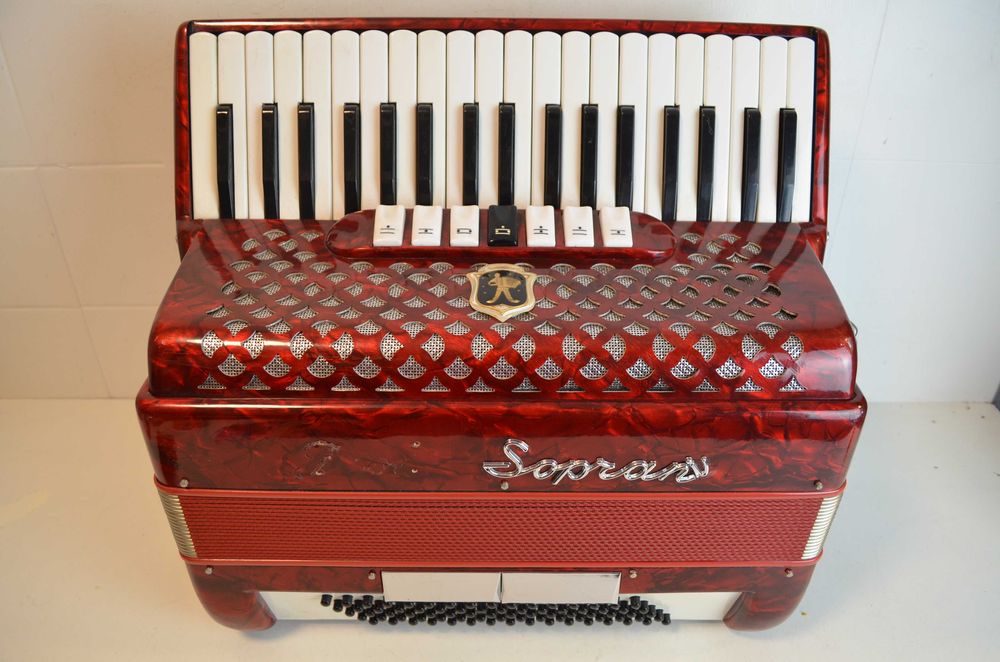 Acordeon Paolo Soprani 3 Voz 96 Baixos. N334