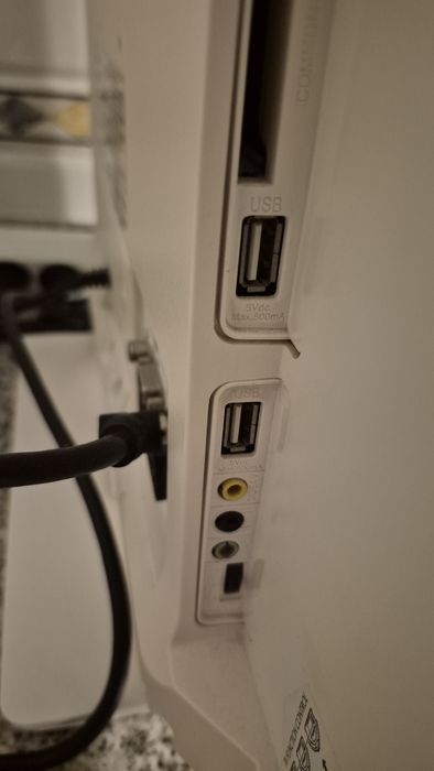 Televisão LED Toshiba (22 polegadas )