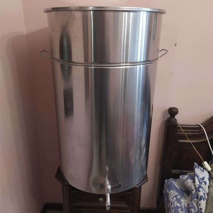 Бочка на 150 л нержавіюча з кришкою і краником