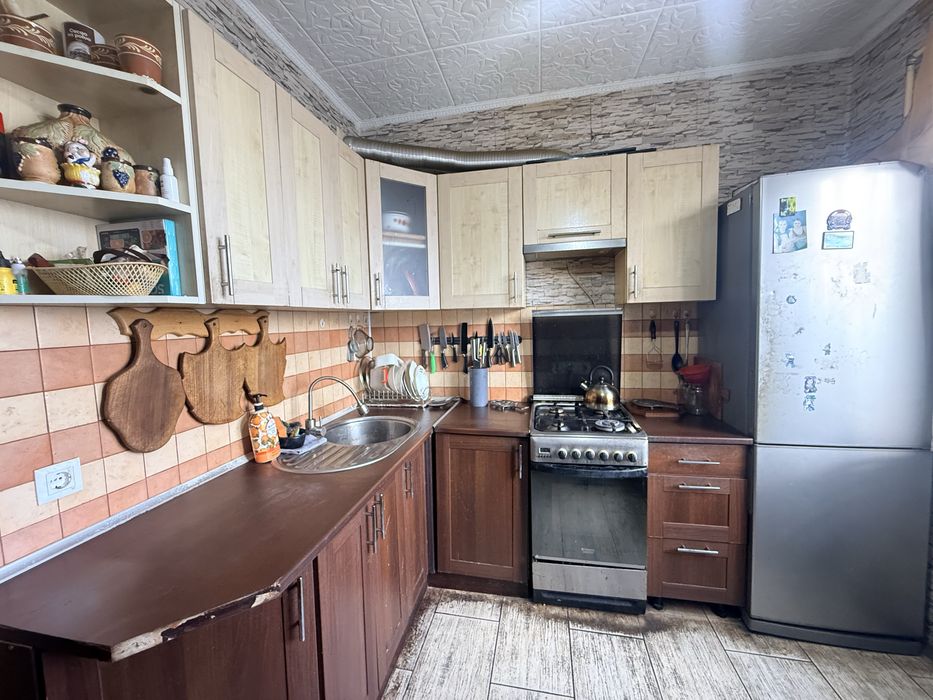Продаж чотирьох кімнатної квартири на Сонячному масиві.