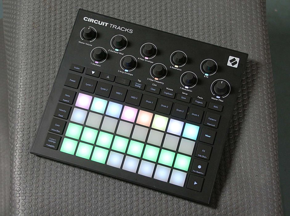 NOVATION CIRCUIT TRACKS - groovebox / syntezator / sampler