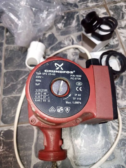 Насос GRUNDFOS UPS 25/60 для опалення циркуляційний з гайками