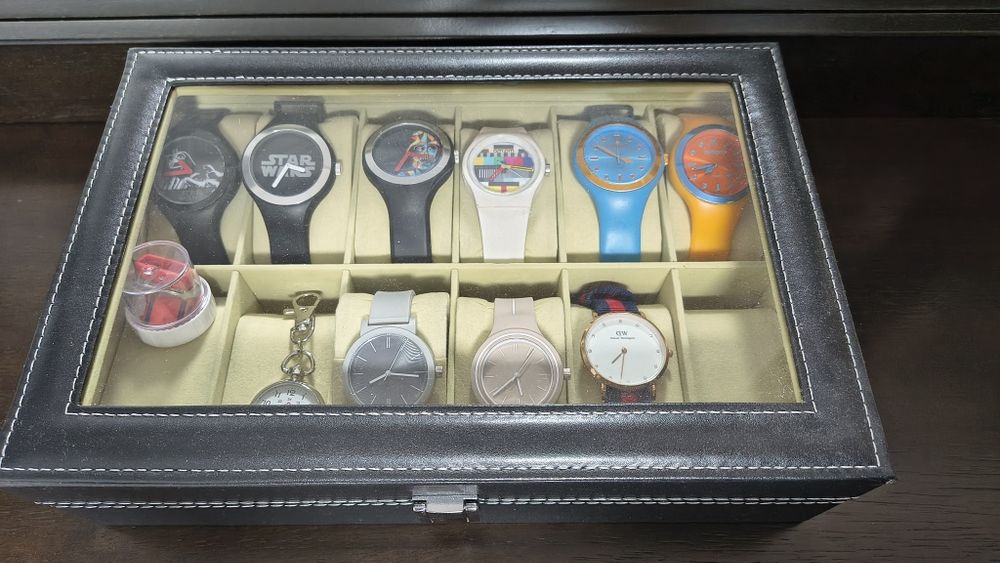 Zegarki damskie 10 sztuk, etui, pudełko, organizer na zegarki.