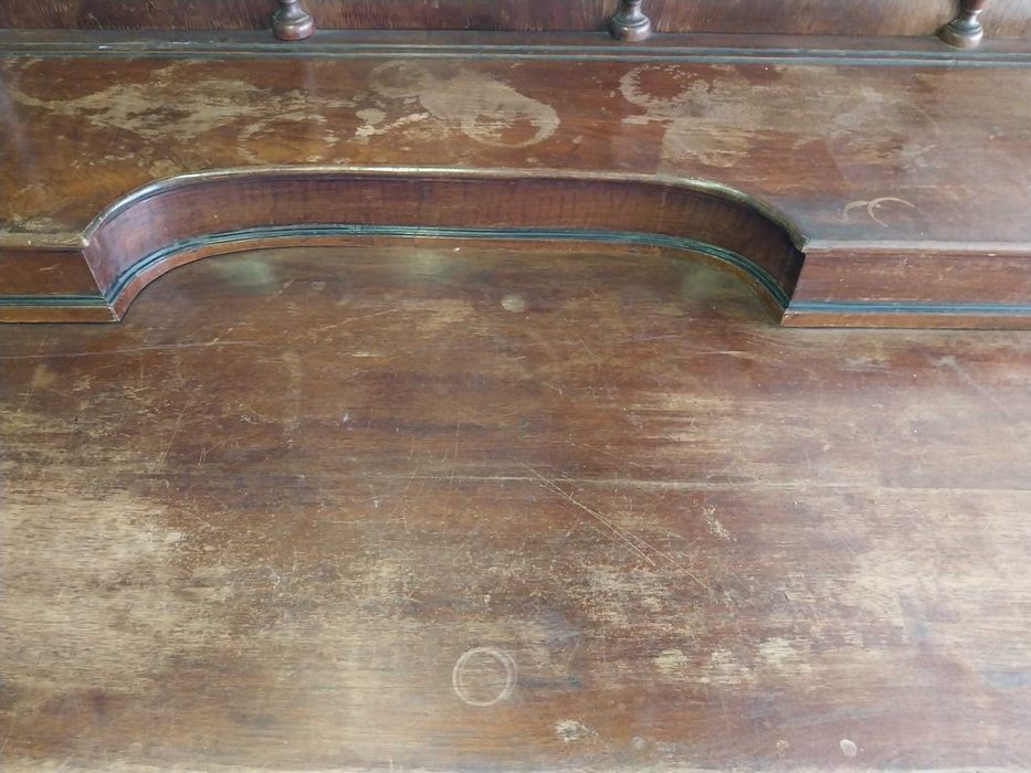 kredens drewniany rzeźbiony