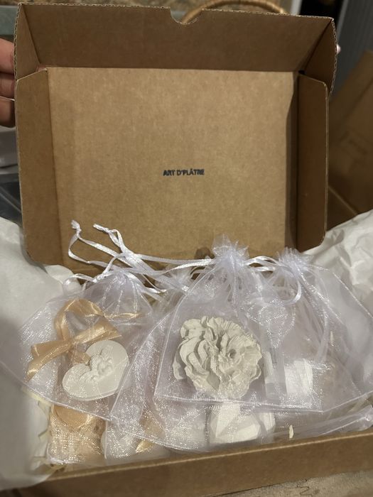 Várias peças em gesso perfumado