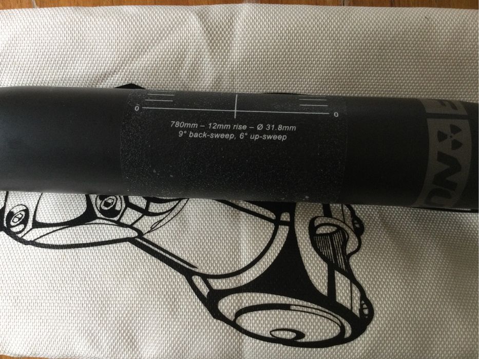 Guiador de carbono Nukeproof Horizon