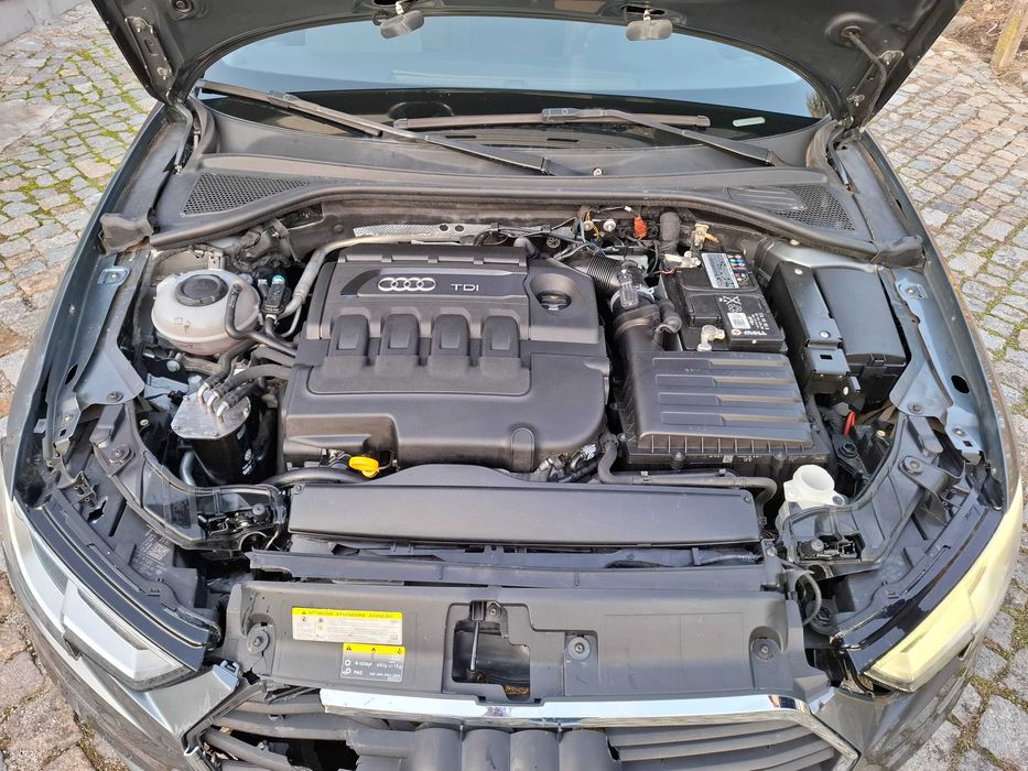 Audi A3 Sportback 1.6 TDI Design 135 Mil Kms Nacional de 2017/10