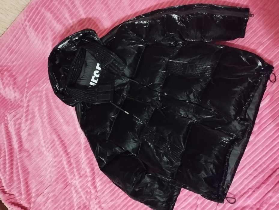 Продам курточку женскую