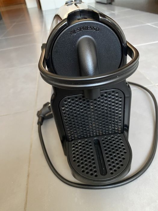 Máquina de café Nespresso/DēLonghi, como nova