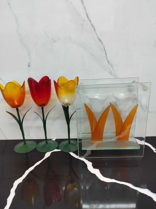 4 candle holders in metal and glass shaped like tulips