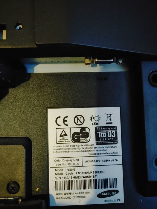 Продам монитор полностью рабочий все провода с комплекте.