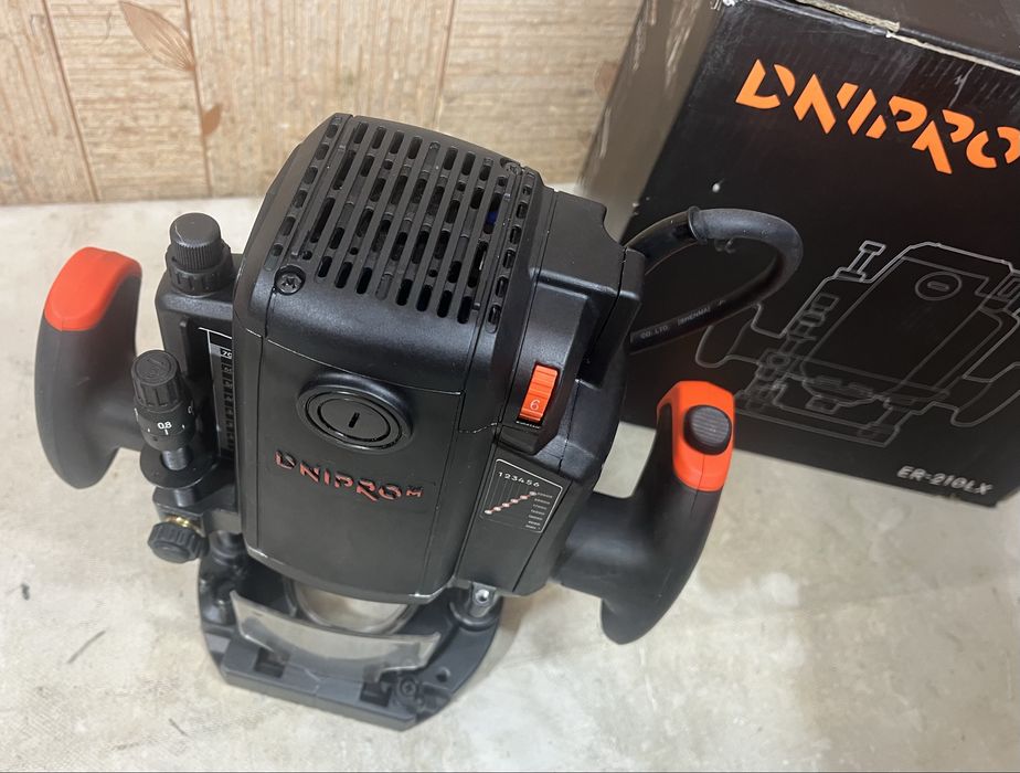 Dnipro-M ER-210LX Фрезер 2100Вт 12мм Комплект