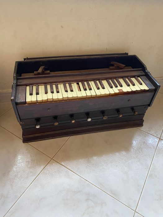 Harmônio Piano Fole França séc XIX 68 cm Funciona