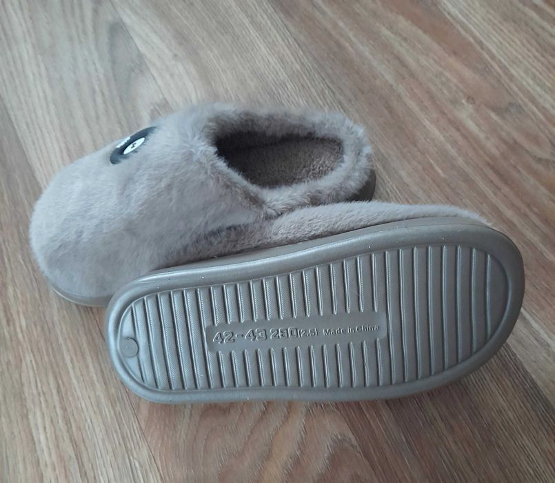 Тапочки тёплые домашние.