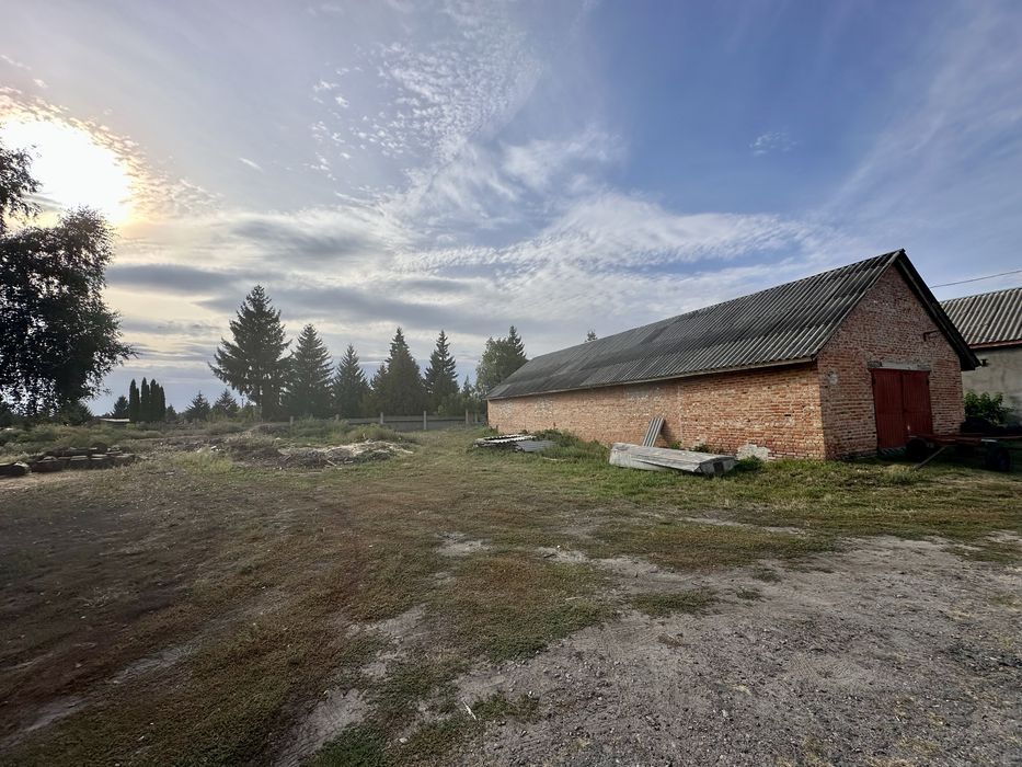 Продам приміщення 1500 + кв.м. Торг