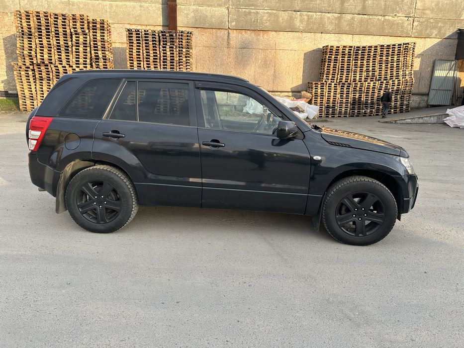 В продажу гарний автомобіль. Сузукі гранд вітара 2.0 бензин Без газу