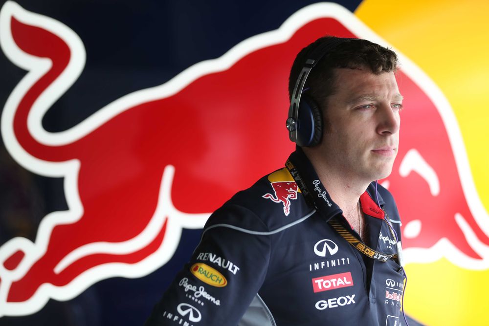 Навушники Sennheiser Momentum Red Bull Racing Edition - такі самі як у Себастьяна Веттеля і Марка Уеббера. Єдині в Україні.