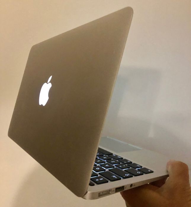 MacBook Air Ecrã de 11,6", Intel Core i5 Mac OS Monterey - 250GB disco