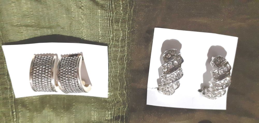 Lote de brincos de diferentes estilos prateados