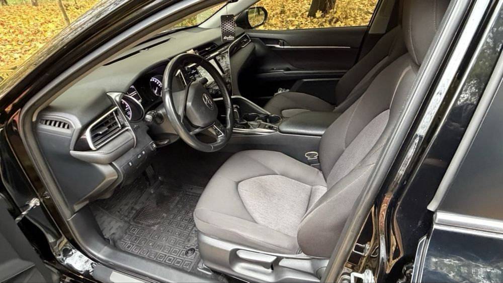 Toyota Camry 70 офіційна
