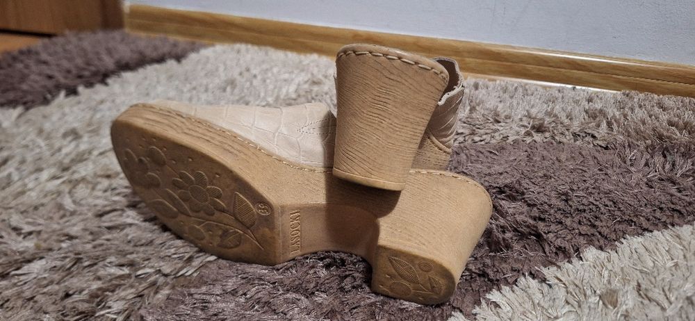 Klapki na obcasie Lasocki