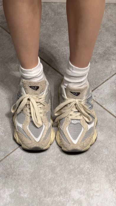 бежеві кросівки  NB