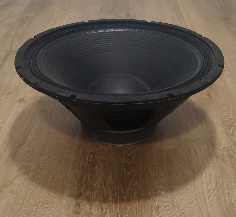 Behringer Eurolive 18SW1600D8 subwoofer niskotonowy bass sub głośnik