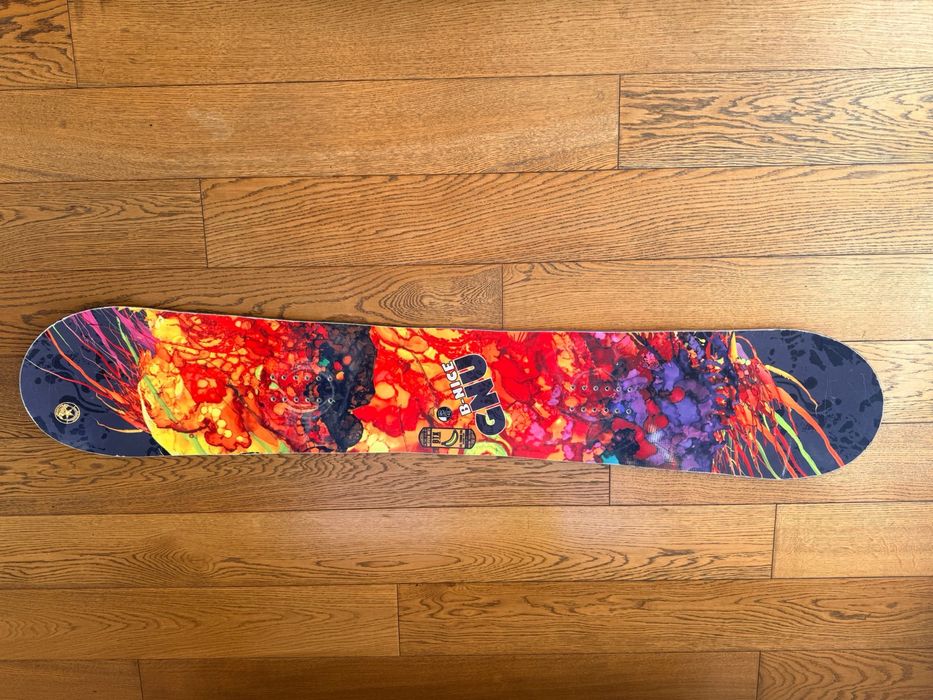 Deska snowboard GNU B-Nice 148 cm – lekka, all-mountain