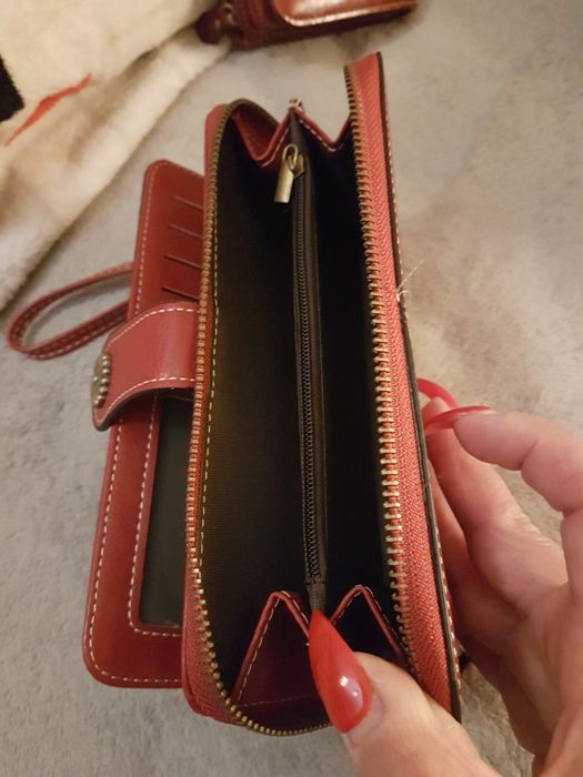 Carteira vermelha nova