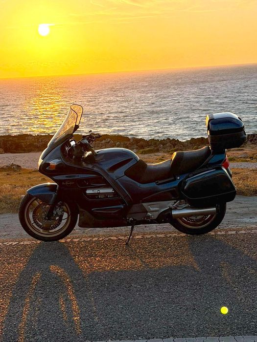 ST 1100 azul, 2002, às peças: malas laterais, carenagem, escapes de origem, rodas, tudo, excepto motor