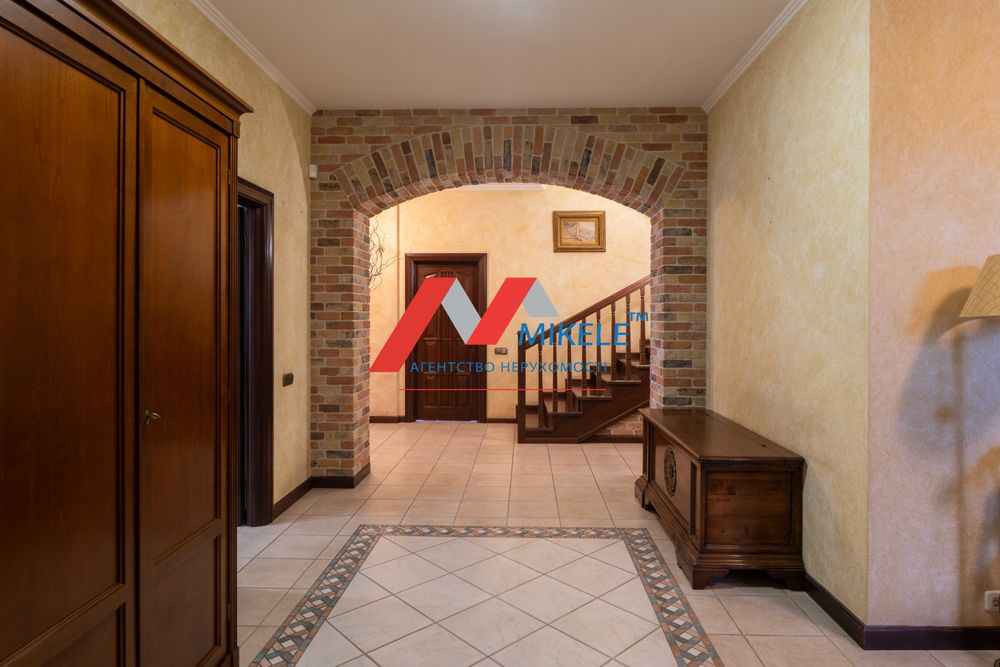 Без комісії Заміський маєток 685 м2 1 га Гостомель км від Києва