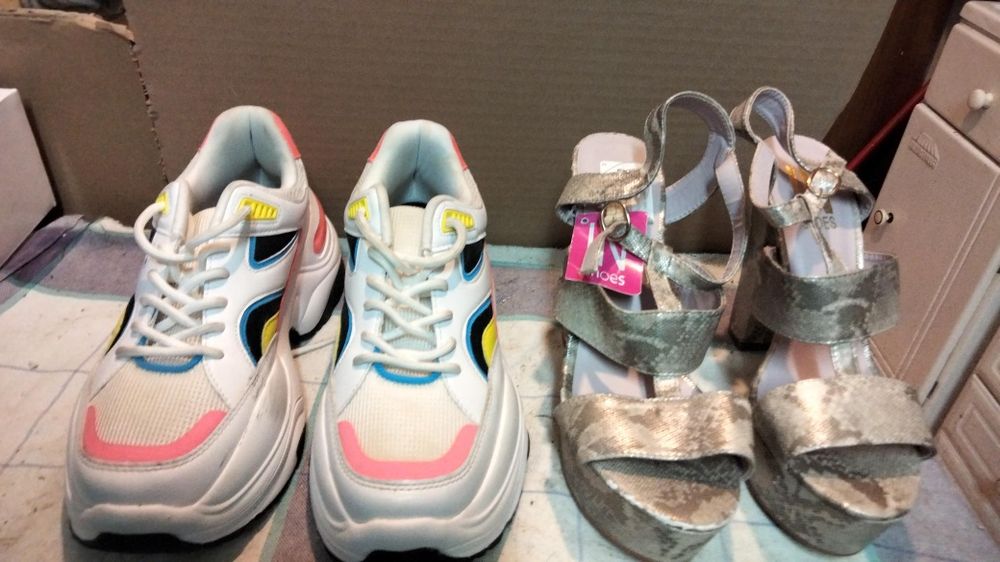 2 Pares de Sapatos Novos!
