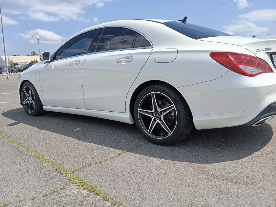 Водій Мерседес  CLA250