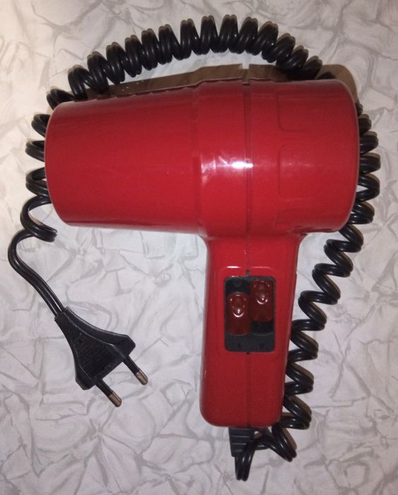 Фен для сушки и укладки волос