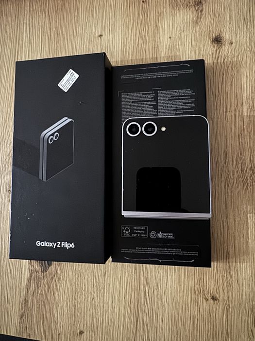 Samsung Galaxy Z Flip6 512GB – stan bardzo dobry, gwarancja