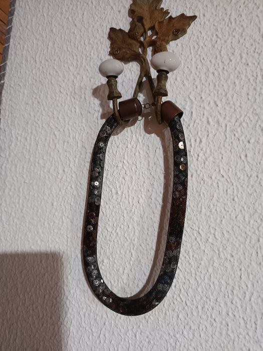 Original colar, rede ,com lantejoulas.