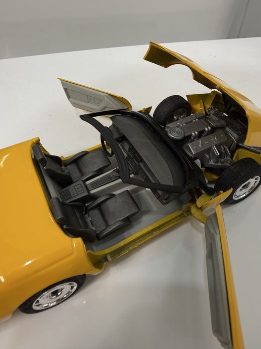 Conjunto Corvette Chevrolet 1/24 + 1/38